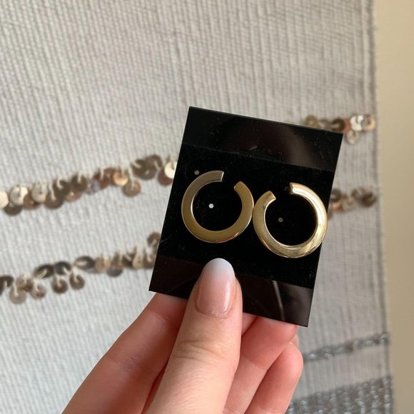 Instagram Fashion Blogger Gold Circle Stud Earring - Picture 11 of 11